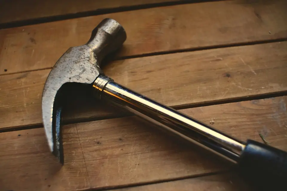 Mann in Wien-Donaustadt mit Hammer niedergeschlagen