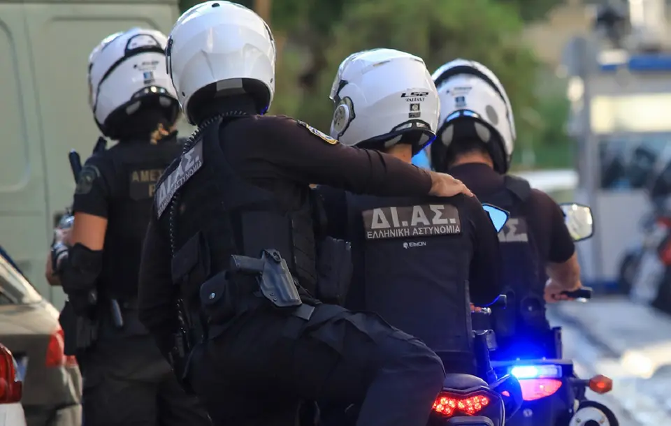 Father arrested in Thessaloniki for exposing minor daughter