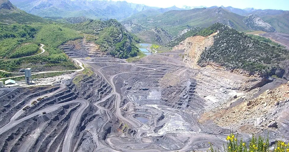 Fiscalía pide hasta 12 años de prisión a empresarios mineros leoneses por defraudar 2,1 millones
