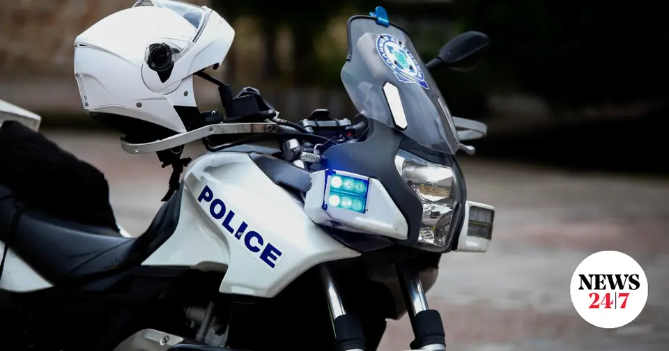 Θεσσαλονίκη: Σύλληψη 18χρονου που οδηγούσε κλεμμένη μηχανή και έπεσε σε ΙΧ