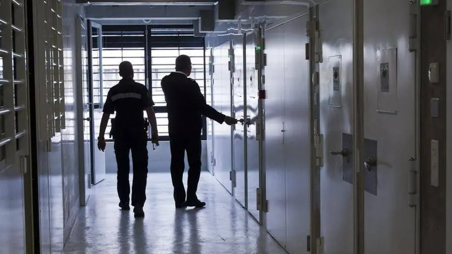 Champ-Dollon prison officer found guilty of abuse of authority