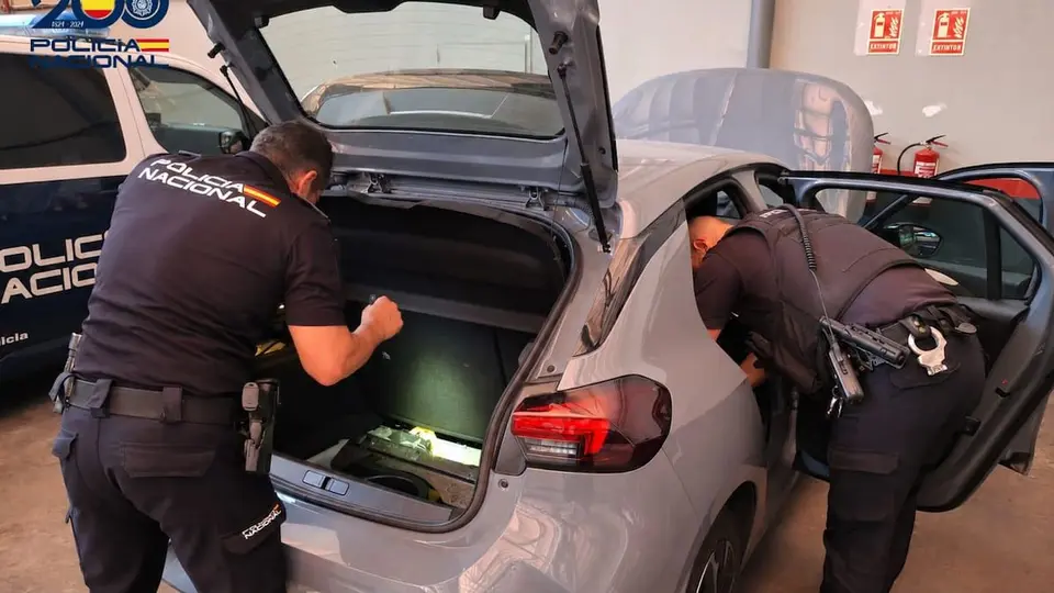 Detenido en Palencia por estafar 700 euros con móviles falsos y vender joyas de imitación