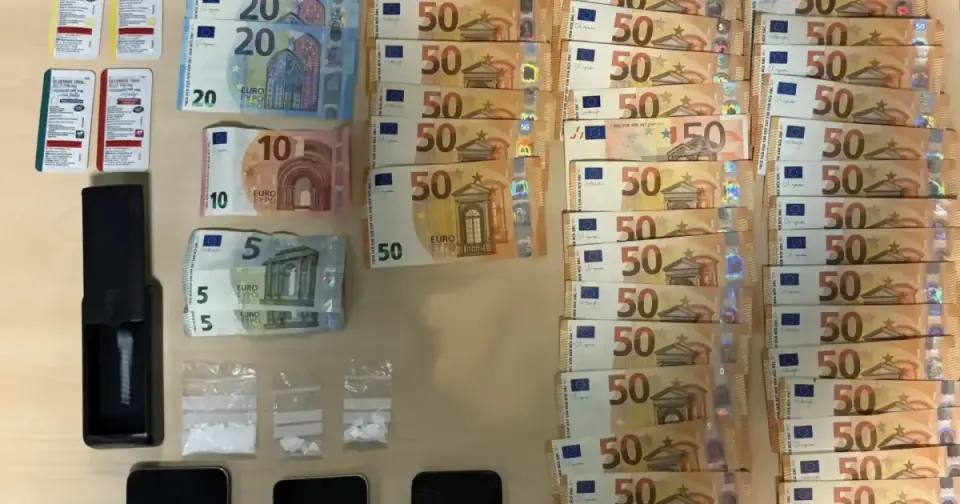 Arrestan en Ibiza a un individuo que transportaba cocaína en un compartimento oculto bajo su vehículo