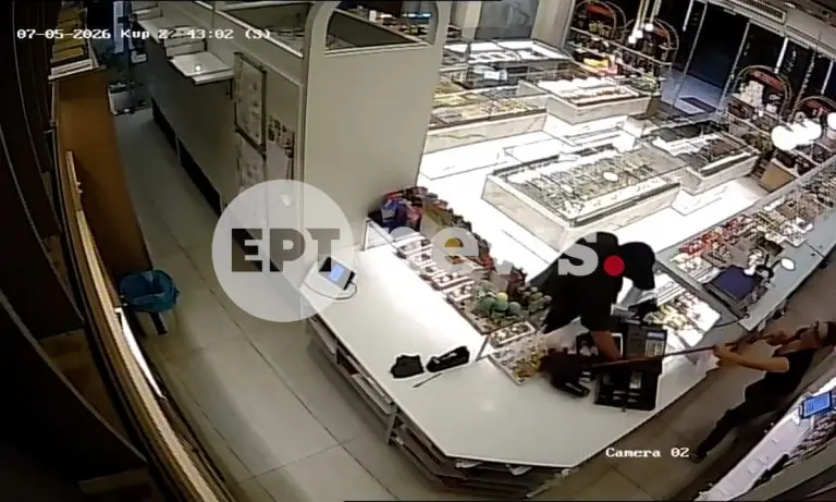 Pastry shop employee in Nikaia repels armed robber with mop
