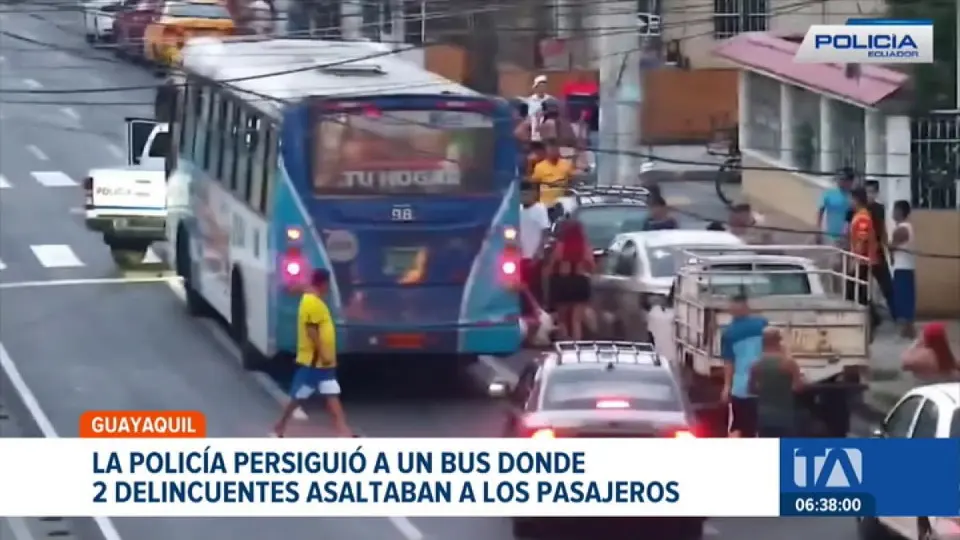 Policía abate a delincuente durante asalto a bus en suburbio de Guayaquil