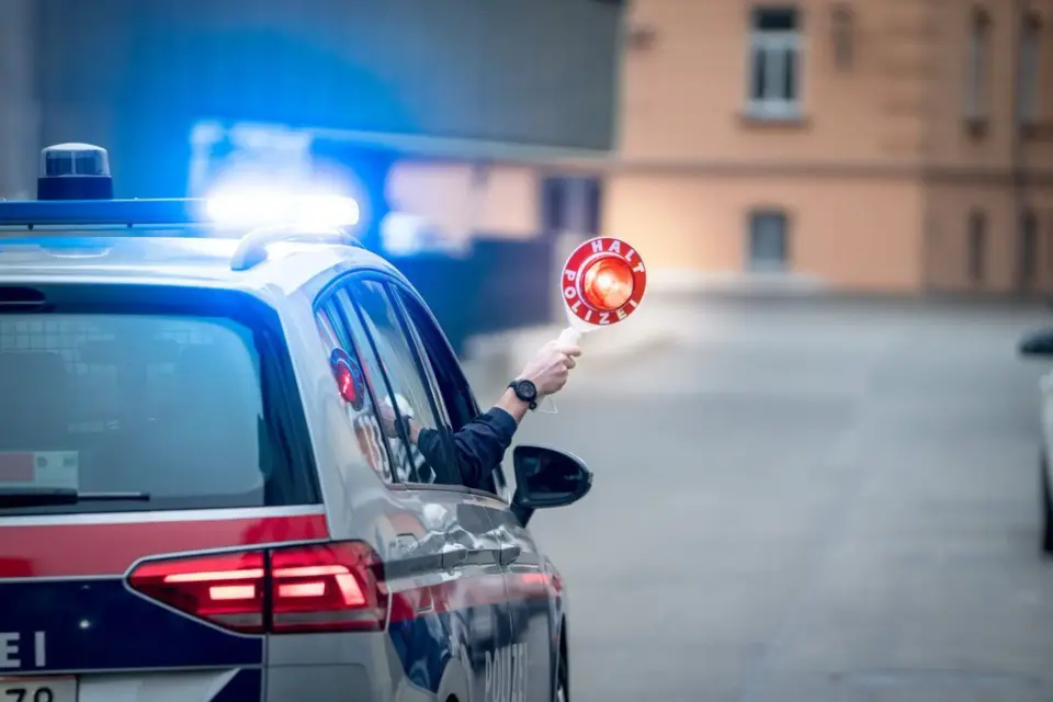 26-Jähriger flüchtet vor Polizeikontrolle in Klagenfurt – Drogenverdacht und keine Fahrerlaubnis
