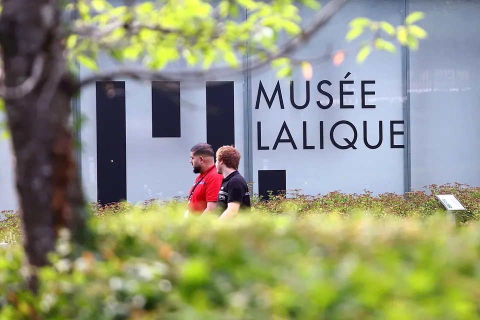 Braquage éclair d'un musée Lalique à l'est de la France : des bijoux d'une valeur de 4,5 millions d'euros dérobés