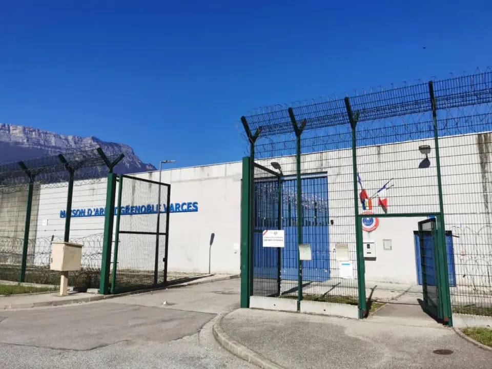Former Varces prison officer convicted for smuggling drugs and phones into prison