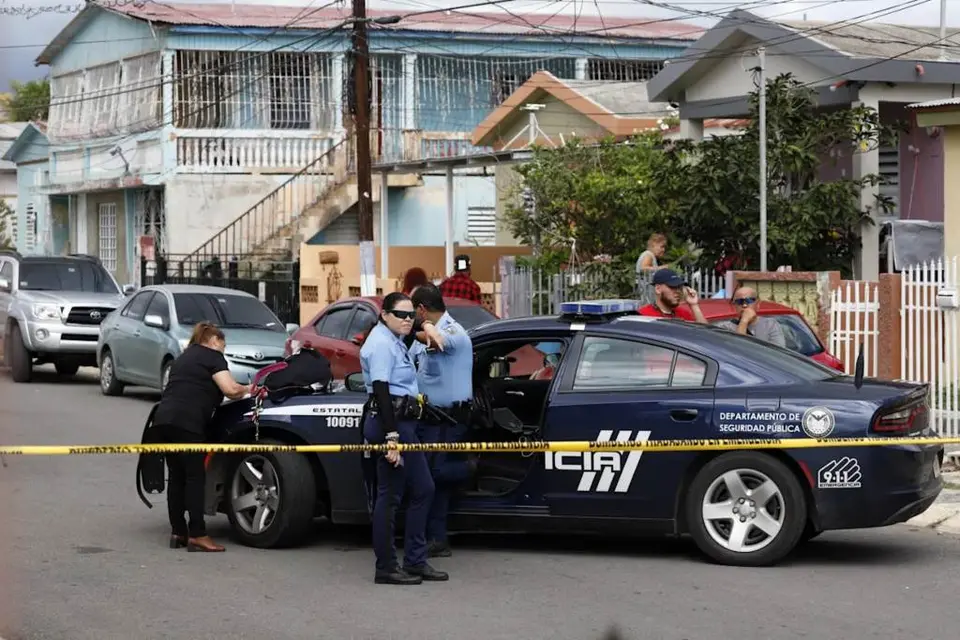 Puerto Rico registra 248 muertes violentas en seis meses; jefe policial justifica operativos