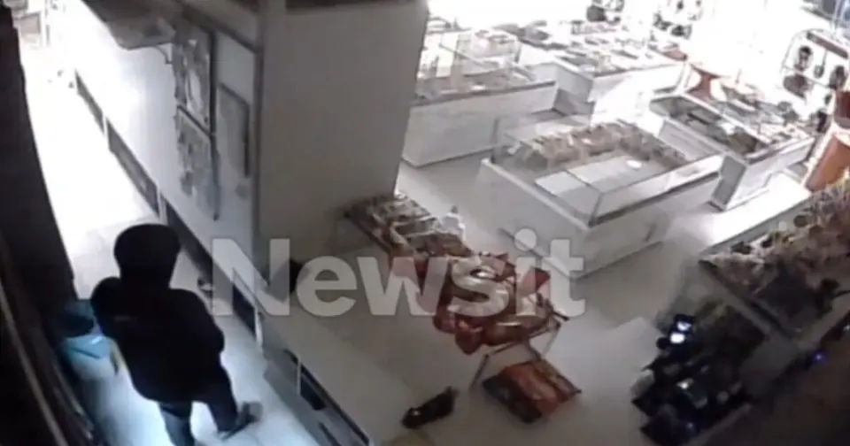 Confectioner employee in Nikaia attacks robber with mop