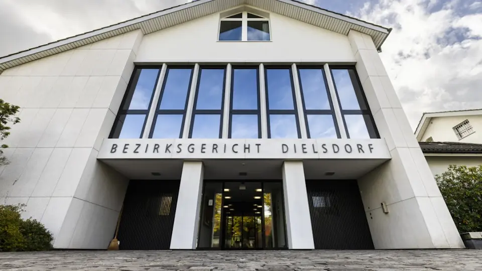 Zurich court convicts teenage knife attacker of twelve months imprisonment