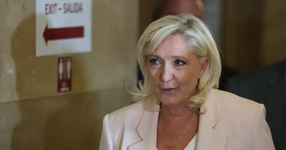 La cour d'appel condamne Marine Le Pen à un an de surveillance électronique dans l'affaire des assistants parlementaires