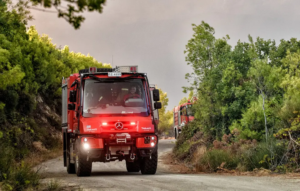 Two minors arrested for arson of field in Evia