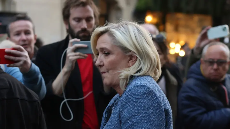 Marine Le Pen convicted of embezzlement of European funds and candidate for 2027 presidential election