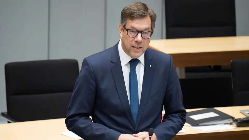 Berlin SPD State Secretary Hochgrebe pays 5,000 euros following violence allegations