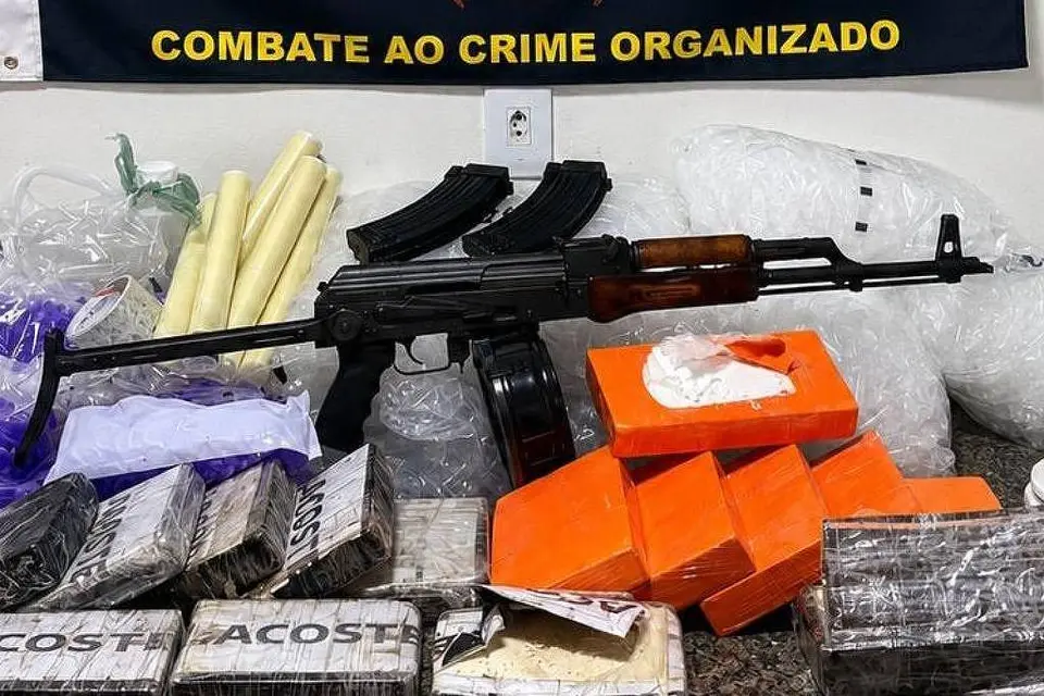 AK-47 rifle found in property used as drug laboratory in south zone of São Paulo