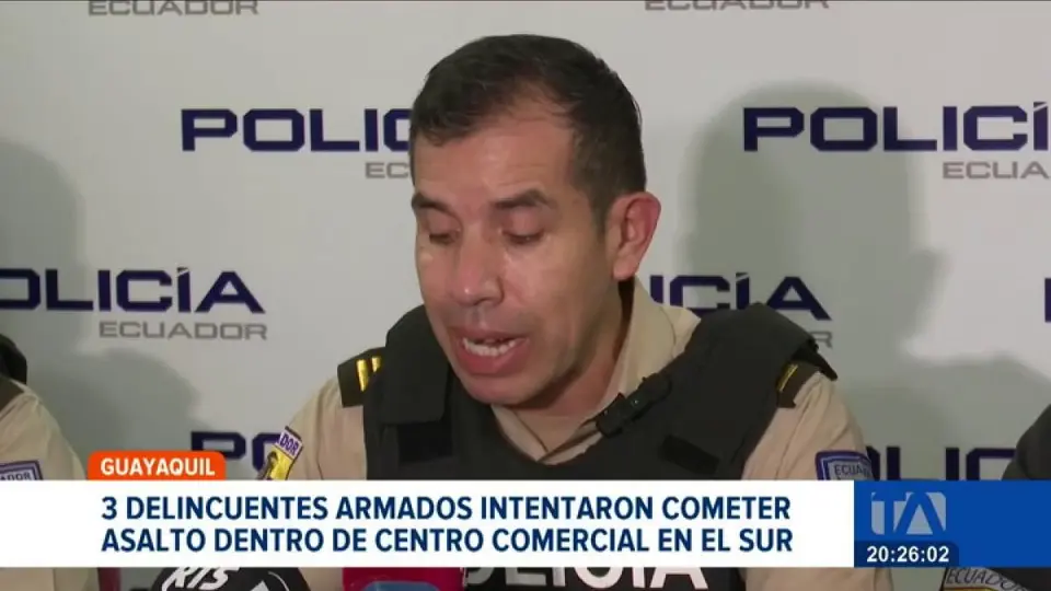 Policía halla vehículo de fuga de asalto en centro comercial de Guayaquil
