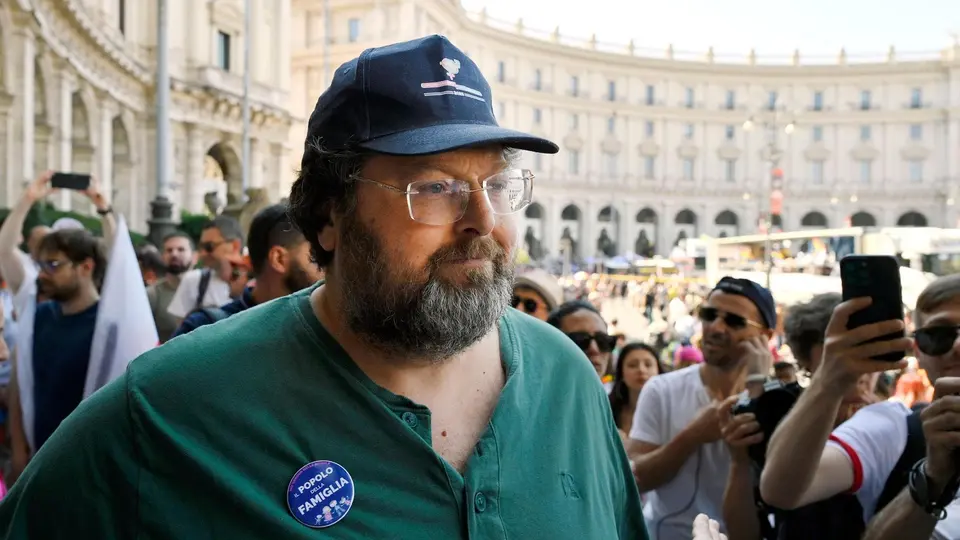 Mario Adinolfi arrestato a Roma per truffa milionaria ed evasione fiscale