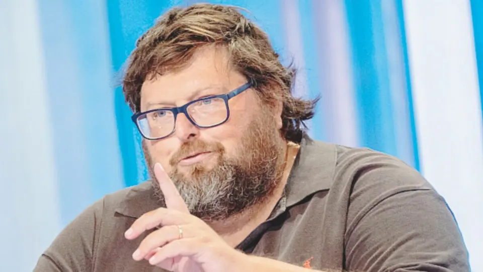 Mario Adinolfi agli arresti domiciliari: truffa da 4,7 milioni e evasione fiscale