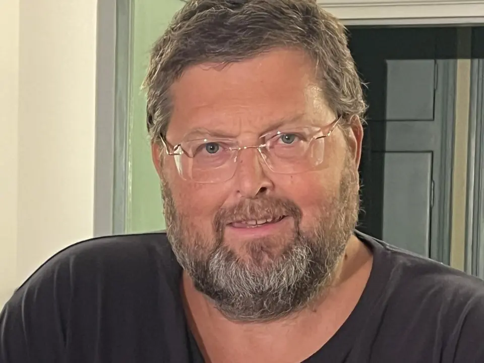 Mario Adinolfi ai domiciliari: truffa e evasione fiscale con la "Scommessa Collettiva"