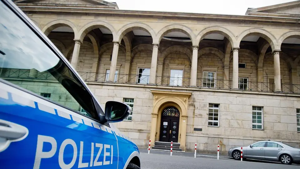 Poisoning plot with beans and bacon: Two women in Wuppertal appear in court