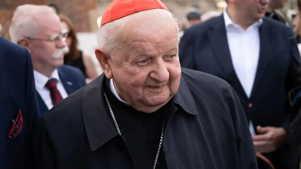 Sąd żąda dokumentów od kard. Dziwisza – grozi grzywna i przymusowe doprowadzenie
