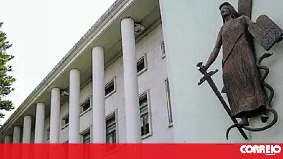 Dois jovens condenados a prisão por roubos e agressões em Leiria