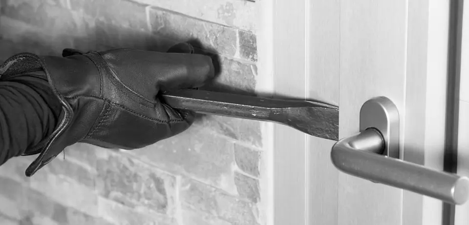 48-year-old woman held on suspicion of burglary and theft of €270,000 in Nicosia