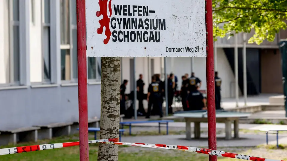 16-Jähriger verletzt zwei 13-jährige Schülerinnen bei Messerattacke in bayerischer Schule