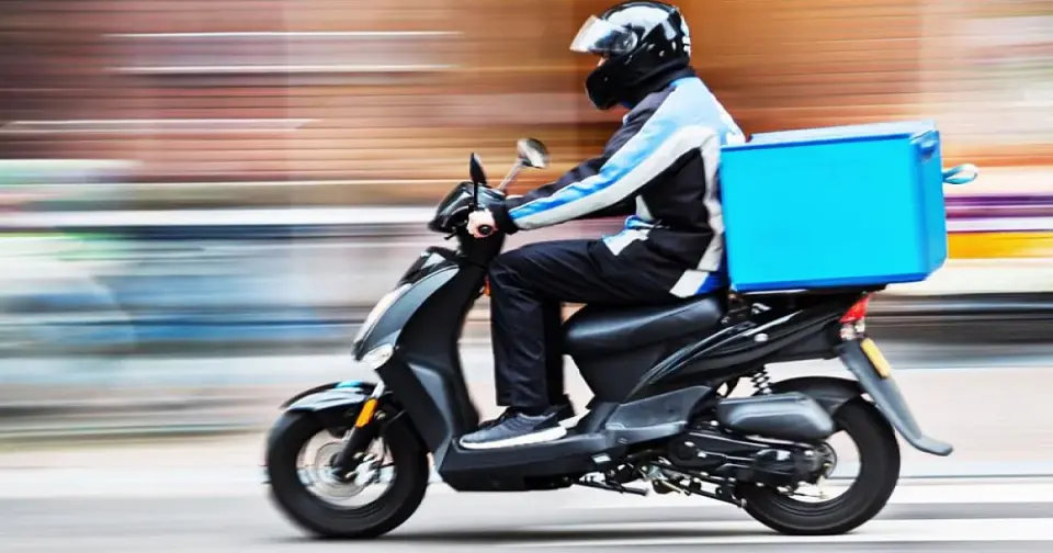 Robbery of 23-year-old food delivery driver in Kato Polemidia