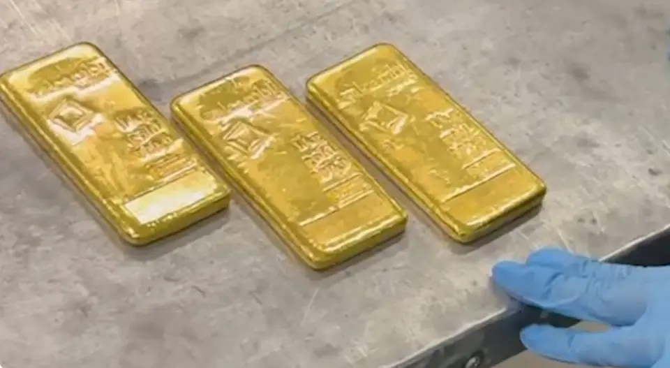 Trzy sztabki złota ukryte pod ubraniem – Ukrainka zatrzymana na granicy w Krościenku