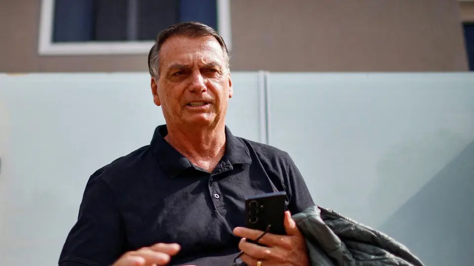 Brazilian Federal Police execute search warrant at Bolsonaro's home searching for weapons