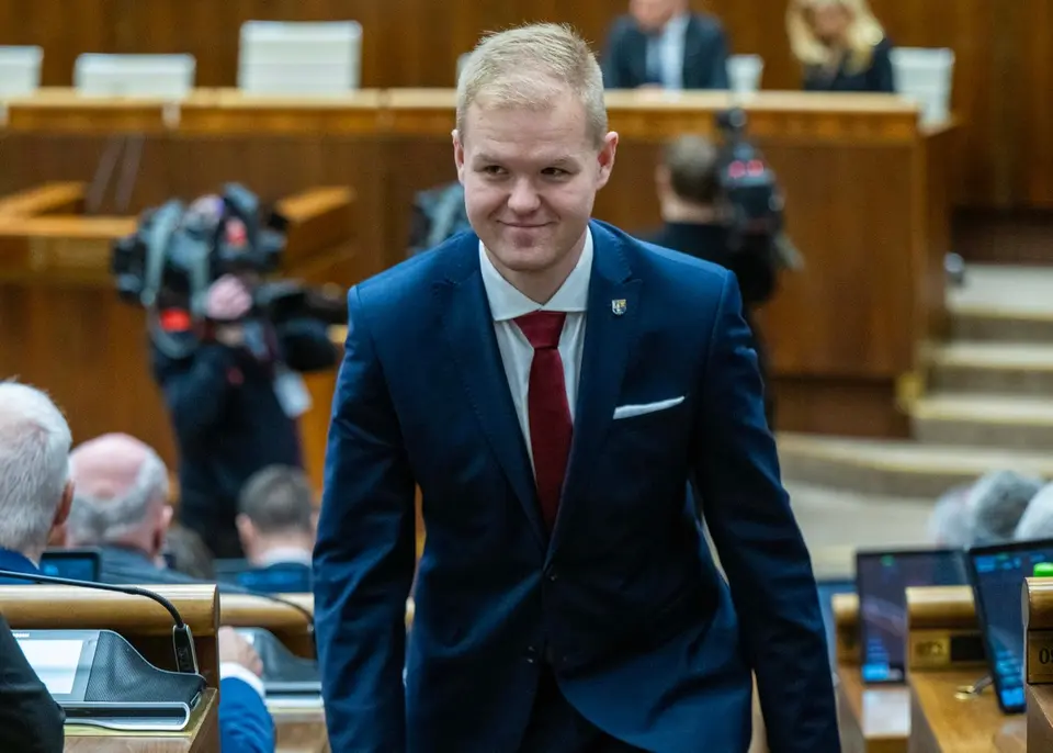 District court in Trenčín orders MP Bartek to apologise to police officers around Čurill