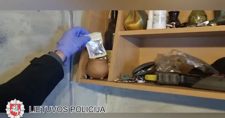Drug distributors detained in Širvintai district – officers surprised to find child in vehicle