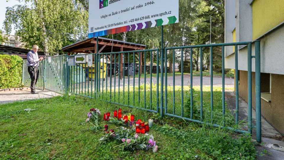 Vražda u školy v Pardubicích: student obviněn z útoku nožem na spolužačku