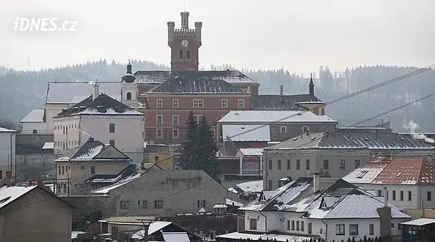 Prosecutor seeks 28 years for murder of woman in Mírov. Accused stabbed her three weeks after release from prison