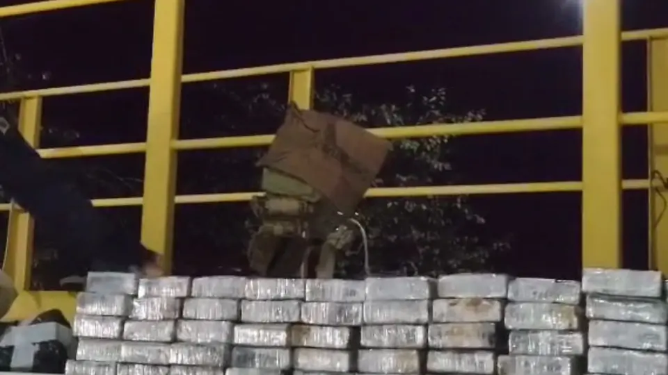 Nearly half a tonne of cocaine seized in tanker truck in Ilha Solteira