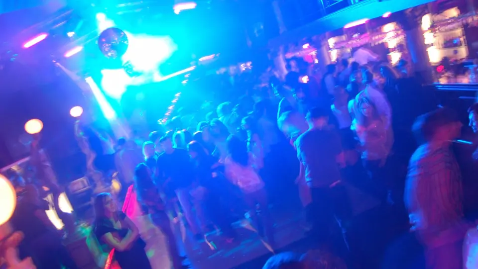 Arrest of three men for assault, robbery and hostage-taking of tourist in Malia