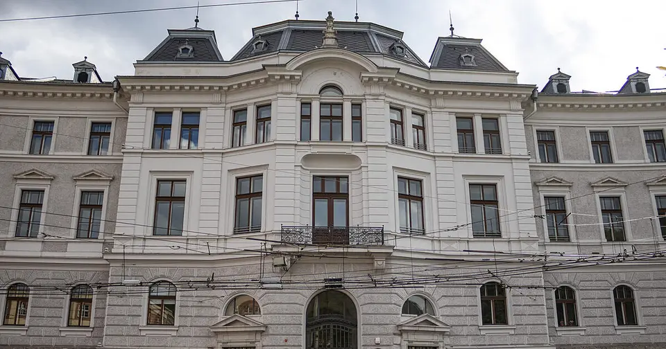 Salzburg: Fraudster accused of withdrawing over €100,000 using forged identity documents