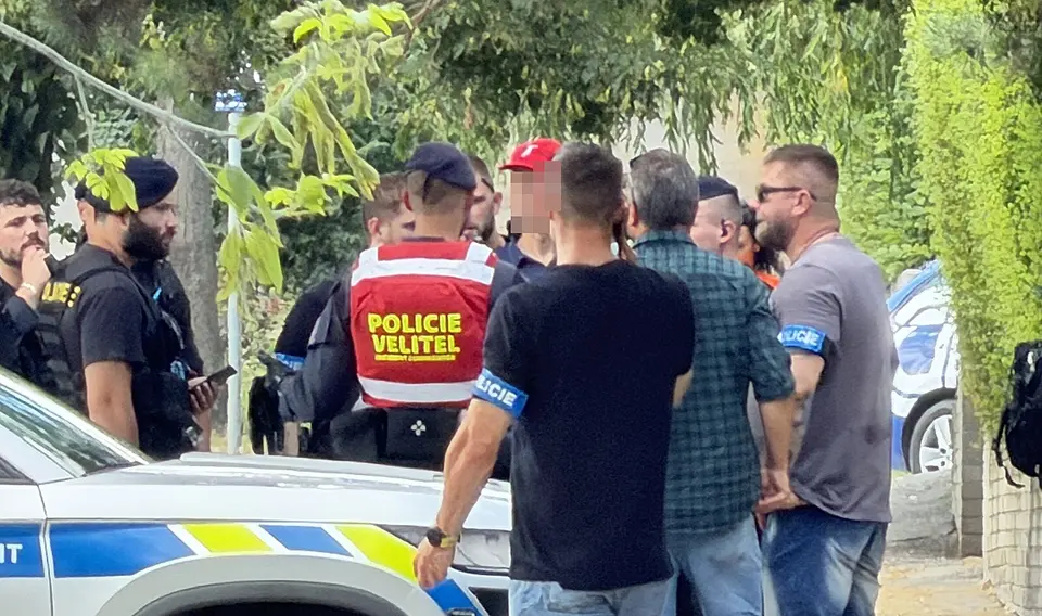 Teacher from Čelákovice has firearm licence suspended, facing up to three years for threats