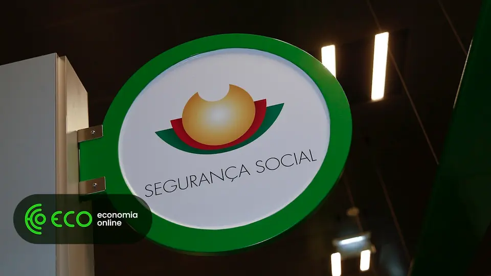 Quinze pessoas livres de acusação de burla à Segurança Social devido a atraso judicial excessivo