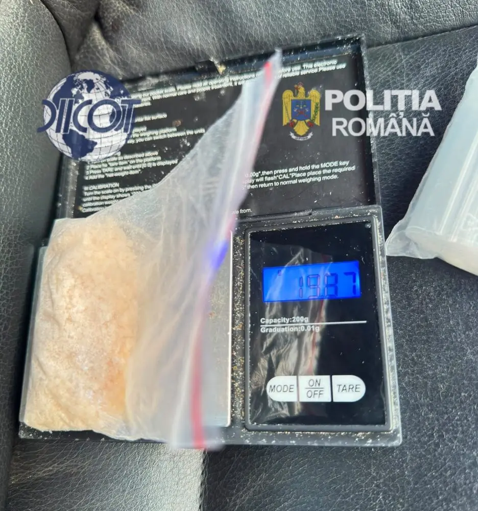 Rețea de traficanți de 3CMC, destructurată înainte de un festival pe litoral