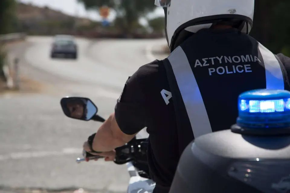 19χρονος συνελήφθη στη Λεμεσό αφού χτύπησε αστυνομικό με όχημα