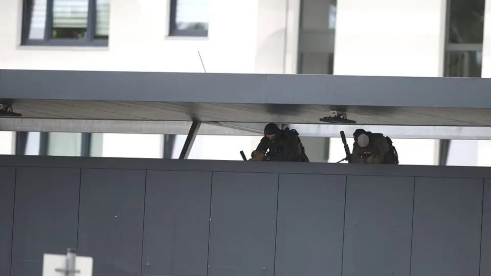 Geiselnahme in Berliner Supermarkt: Polizei befreit Kassiererin nach über 11 Stunden