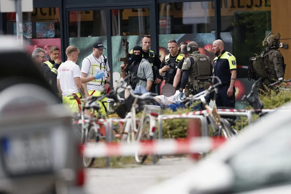 Man takes cashier hostage in Berlin supermarket – police free her after 11 hours
