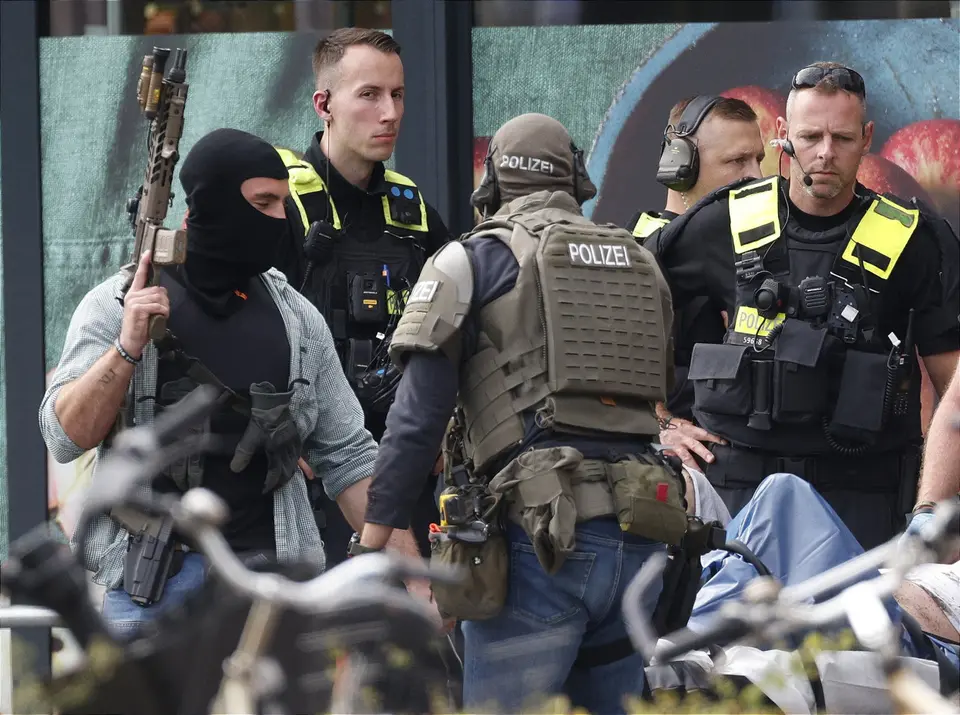 Geiselnahme in Berliner Supermarkt: Spezialeinheit befreit Frau