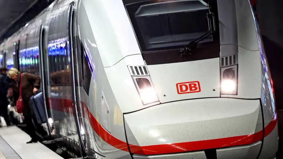 Linksextreme beanspruchen Brand auf Bahnstrecke bei Düsseldorf für sich