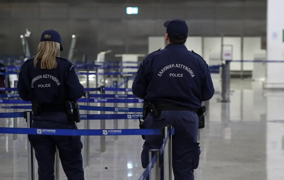 Arrest of 45-year-old at El. Venizelos Airport for cryptocurrency fraud
