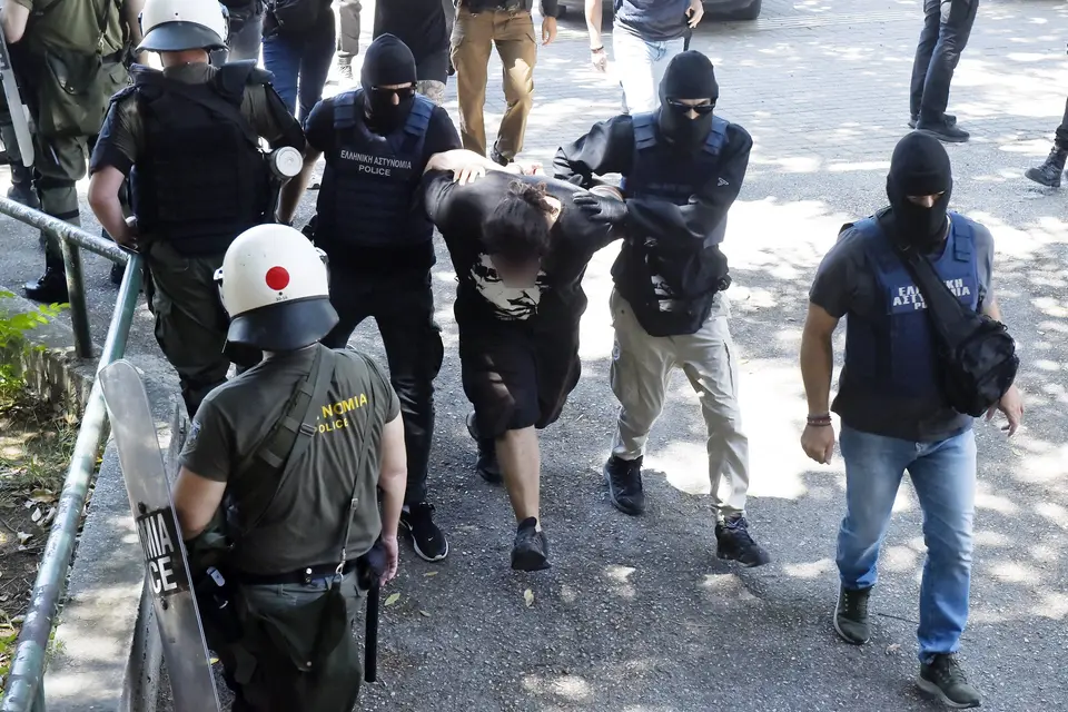 Thessaloniki: Three detained over arson at family home