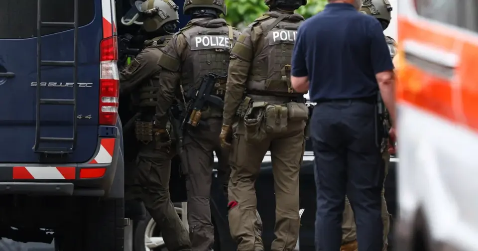 Hostage-taker in Berlin supermarket overpowered after eleven hours